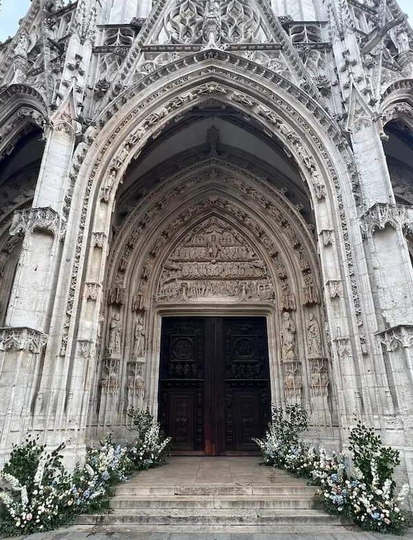 Arrangement floral pour mariage à l'Église dans l'Eure